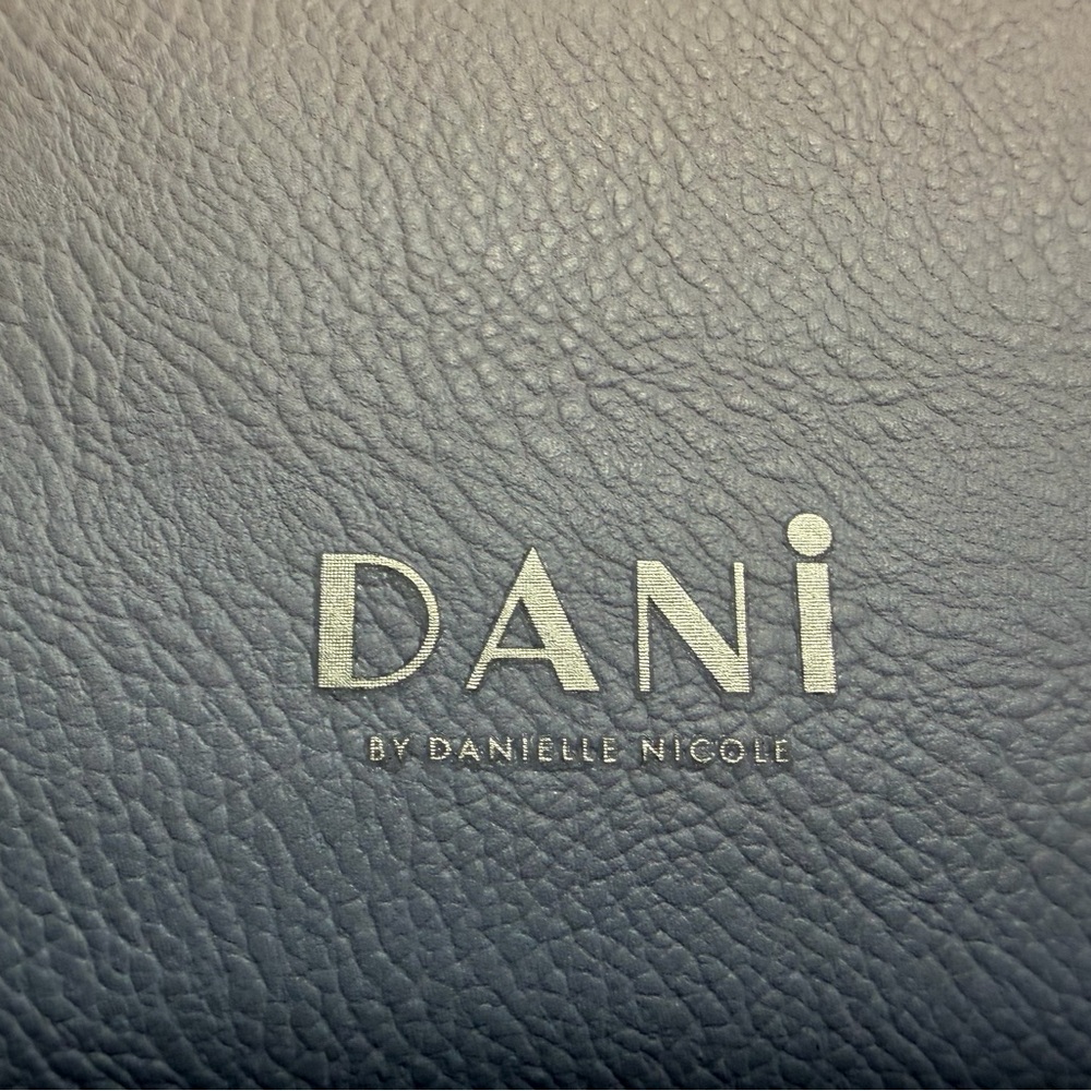 Danielle Nicole Disney X DANI By Ariel Ombre Shoulder Bag - Picture 4 of 8